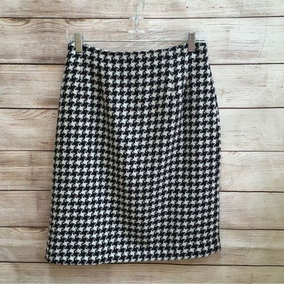 CHADWICKS WOOL SKIRT IN BLACK AND WHITE HOUNDSTOOTH - Picture 1 of 5